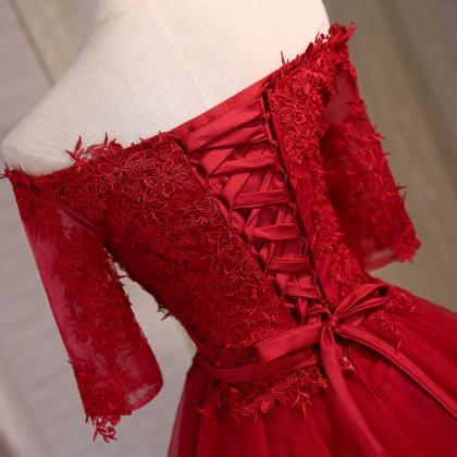 Red Lace Appliques Off-the-shoulder Half Sleeves..