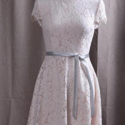 Elegant Lace Cap Sleeves Wedding Pa..
