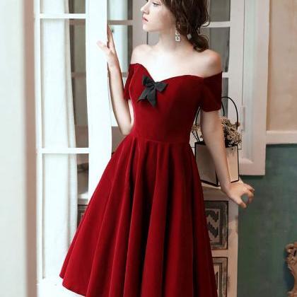 Wine Red Velvet Short Sweetheart Homecoming Dress..