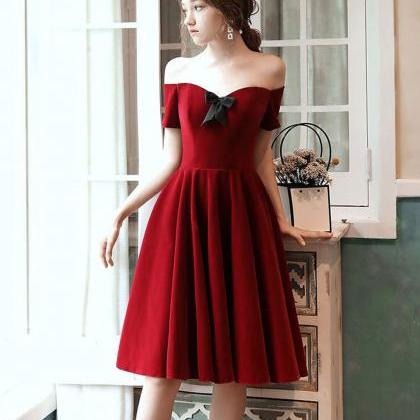 Wine Red Velvet Short Sweetheart Homecoming Dress..