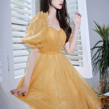 Light Yellow Tulle Short Party Dres..