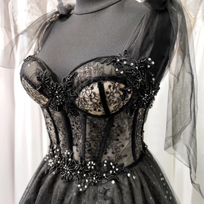 Black Tulle Sweetheart Lace And Beaded Long Tulle..