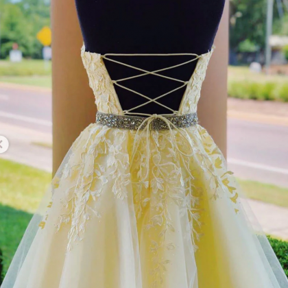 Yellow Tulle Short Halter Lace Beaded Homecoming..