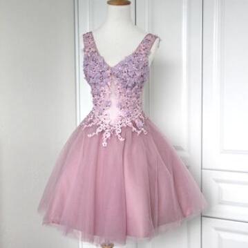 Cute Tulle V-neckline Short Lace-up Prom Dresses..
