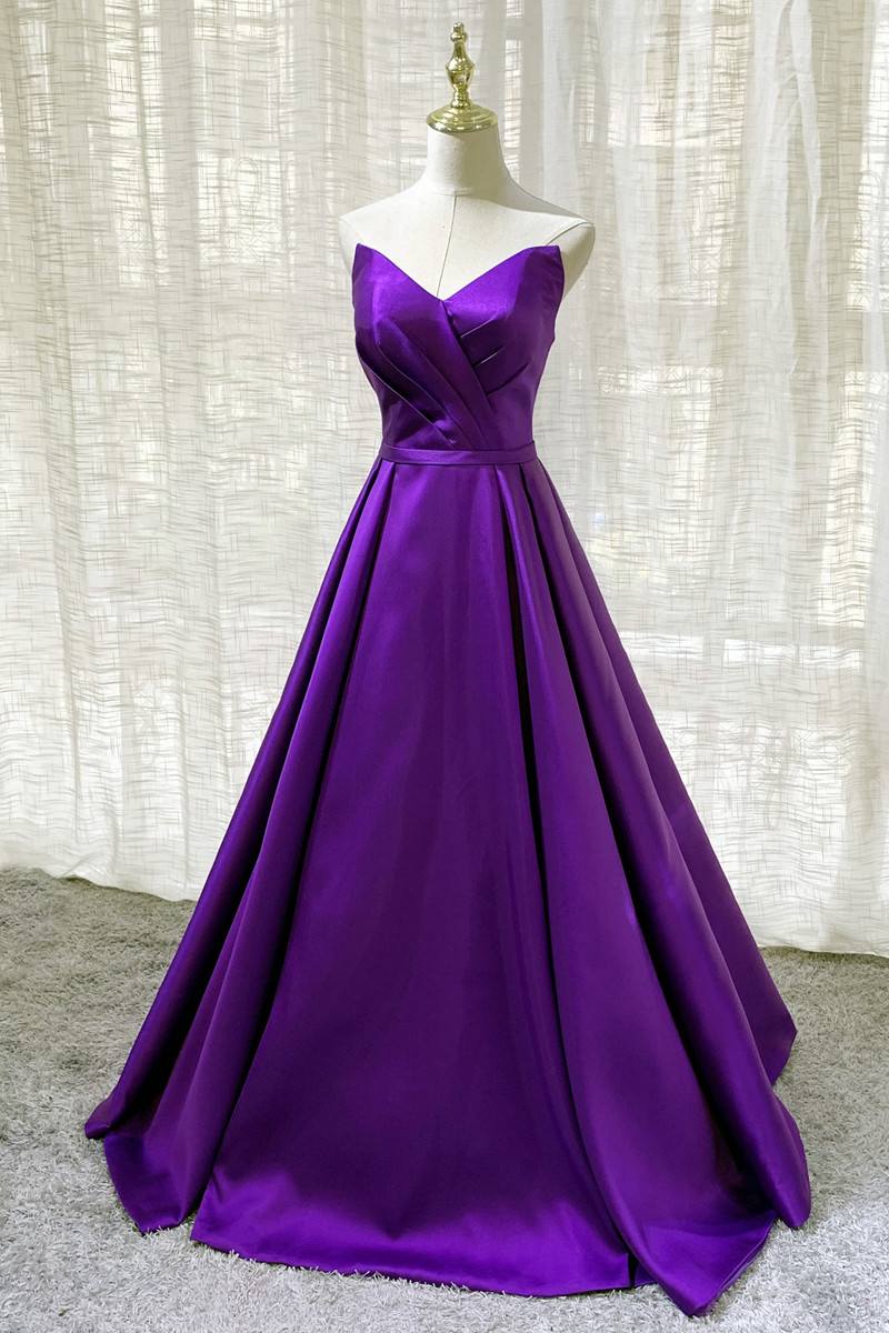 Dark clearance purple gown