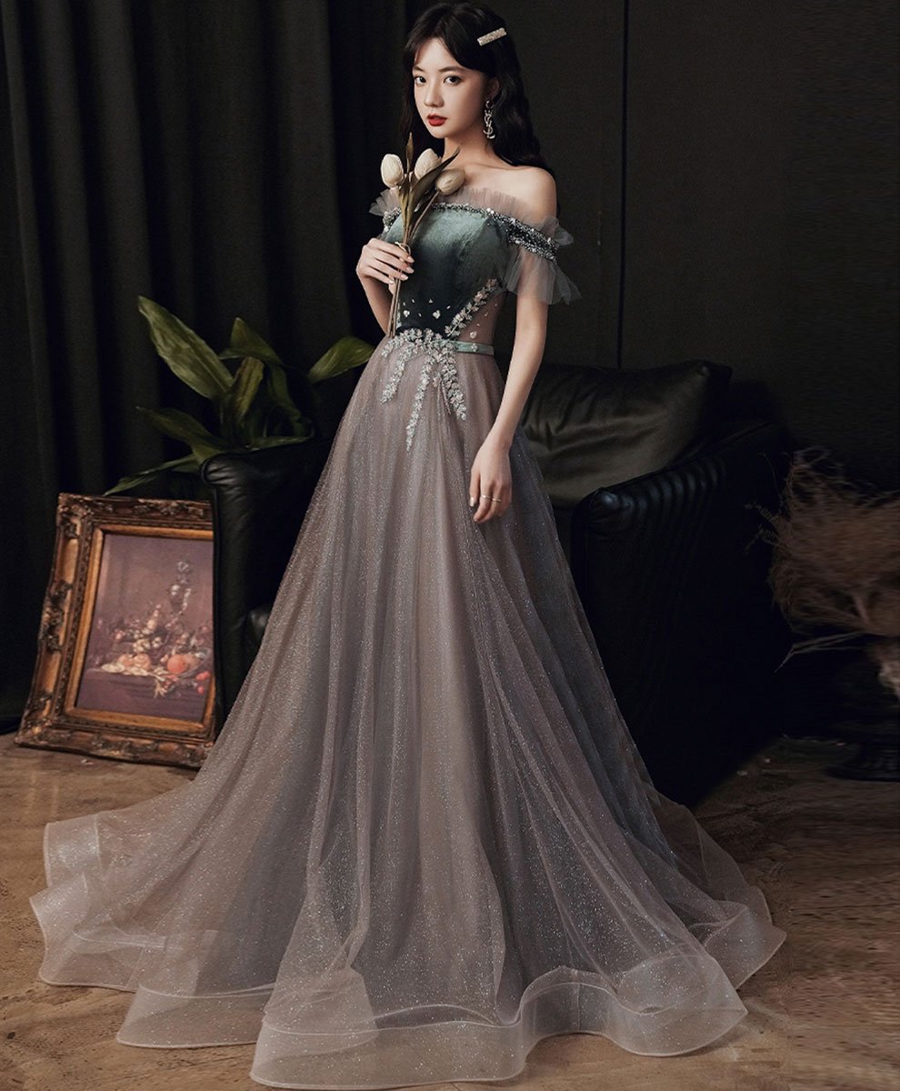 Royal Collection's stylish Korean gown
